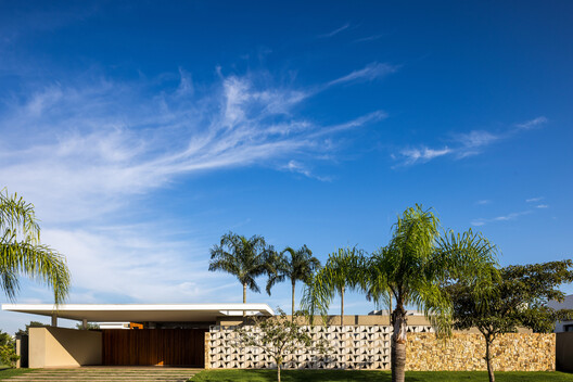 Refuge House / Elisa Porto Arquitetura Refuge House / Elisa Porto Arquitetura - Image 7 of 31