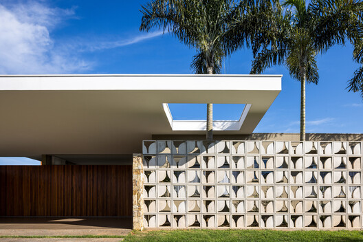 Refuge House / Elisa Porto Arquitetura Refuge House / Elisa Porto Arquitetura - Exterior Photography