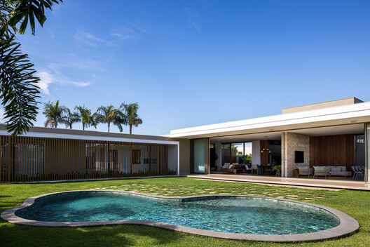 Refuge House / Elisa Porto Arquitetura Refuge House / Elisa Porto Arquitetura - Exterior Photography