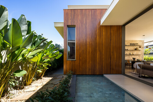 Refuge House / Elisa Porto Arquitetura Refuge House / Elisa Porto Arquitetura - Exterior Photography