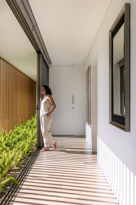 Refuge House / Elisa Porto Arquitetura Refuge House / Elisa Porto Arquitetura - Interior Photography, Wood, Deck