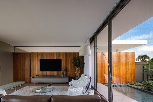 Refuge House / Elisa Porto Arquitetura Refuge House / Elisa Porto Arquitetura - Interior Photography, Chair