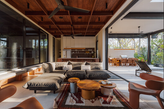 Linea House / Instinto Estudio Linea House / Instinto Estudio - Interior Photography, Living Room, Wood, Table, Chair, Beam