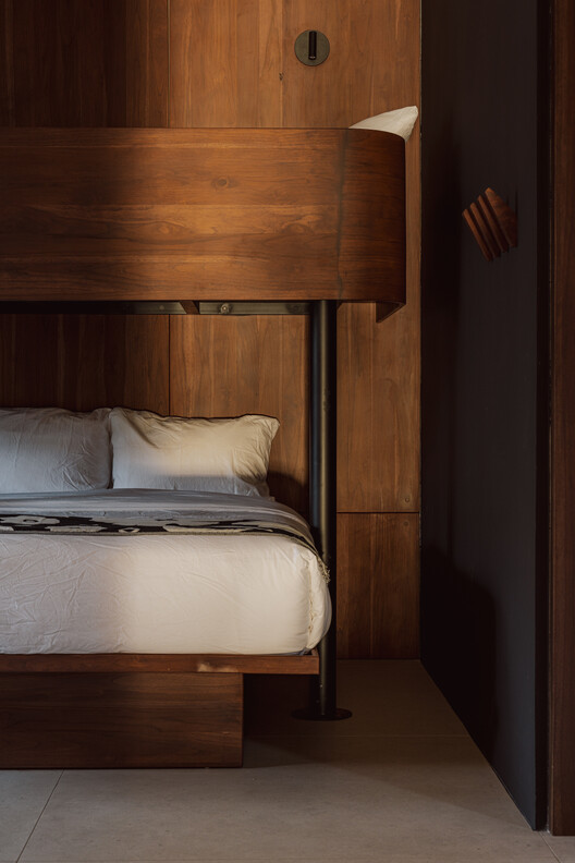 Linea House / Instinto Estudio Linea House / Instinto Estudio - Interior Photography, Bedroom, Bed, Wood, Lighting