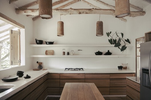 La Alhajuela House / Trópico Arquitectura La Alhajuela House / Trópico Arquitectura - Interior Photography, Kitchen, Wood, Countertop, Beam