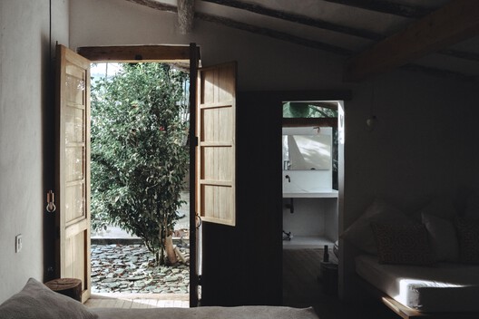 La Alhajuela House / Trópico Arquitectura La Alhajuela House / Trópico Arquitectura - Interior Photography, Wood, Chair