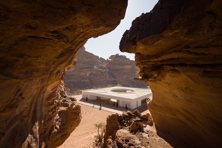 From Tent to Terminal: Bedouin Craft in Contemporary Infrastructure - Image 10 of 11