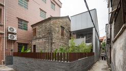 Echoes of Home : Adaptive Reuse of a Vernacular House / CM Design