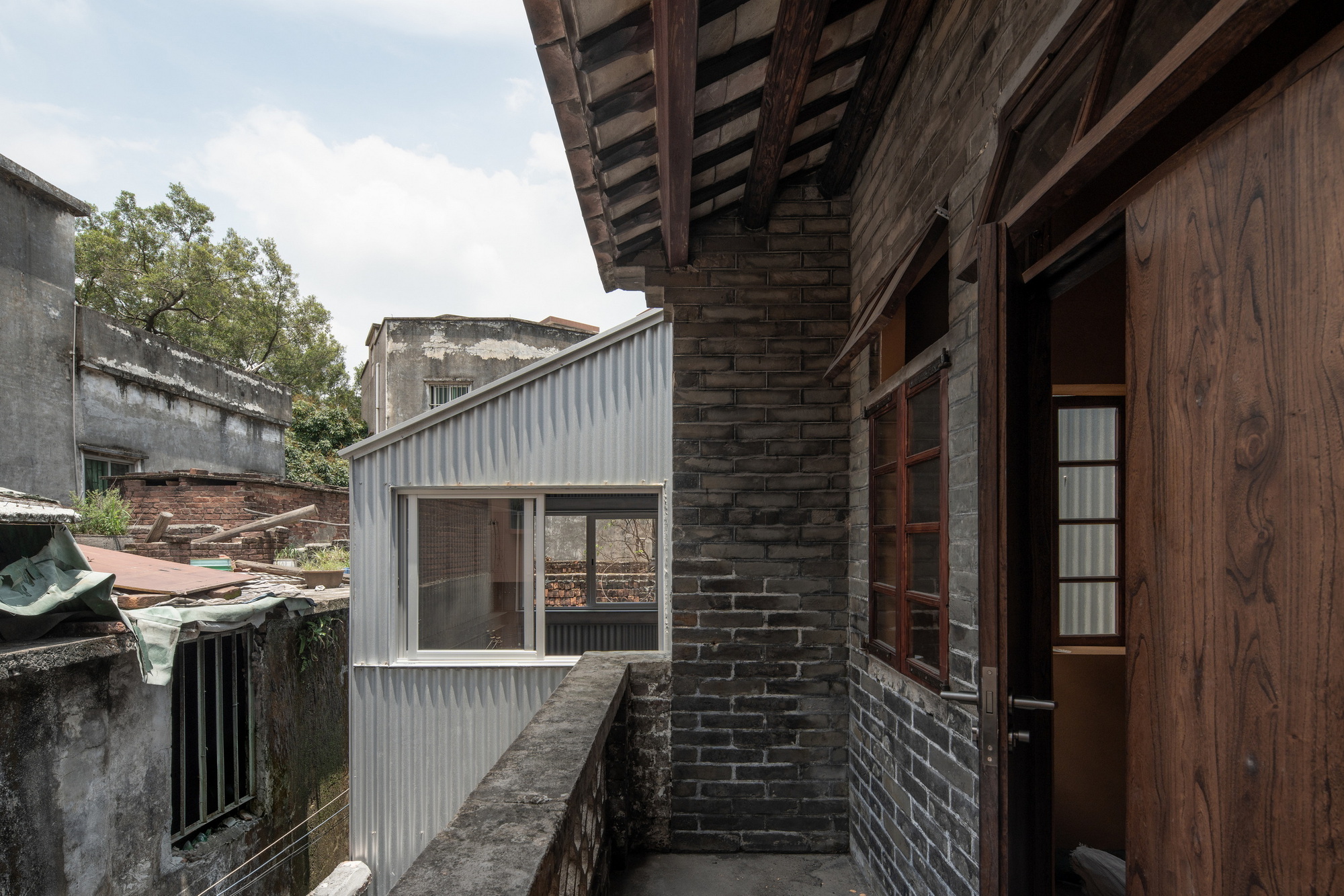 Gallery of Echoes of Home : Adaptive Reuse of a Vernacular House / CM Design - 17