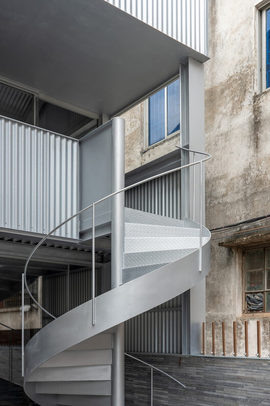 Echoes of Home : Adaptive Reuse of a Vernacular House / CM Design Echoes of Home : Adaptive Reuse of a Vernacular House / CM Design - Interior Photography, Stairs, Handrail, Balcony