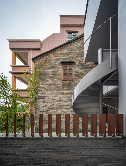 Echoes of Home : Adaptive Reuse of a Vernacular House / CM Design Echoes of Home : Adaptive Reuse of a Vernacular House / CM Design - Exterior Photography, Brick