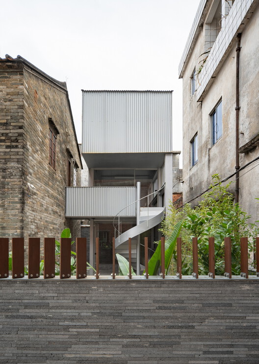 Echoes of Home : Adaptive Reuse of a Vernacular House / CM Design Echoes of Home : Adaptive Reuse of a Vernacular House / CM Design - Exterior Photography, Stairs
