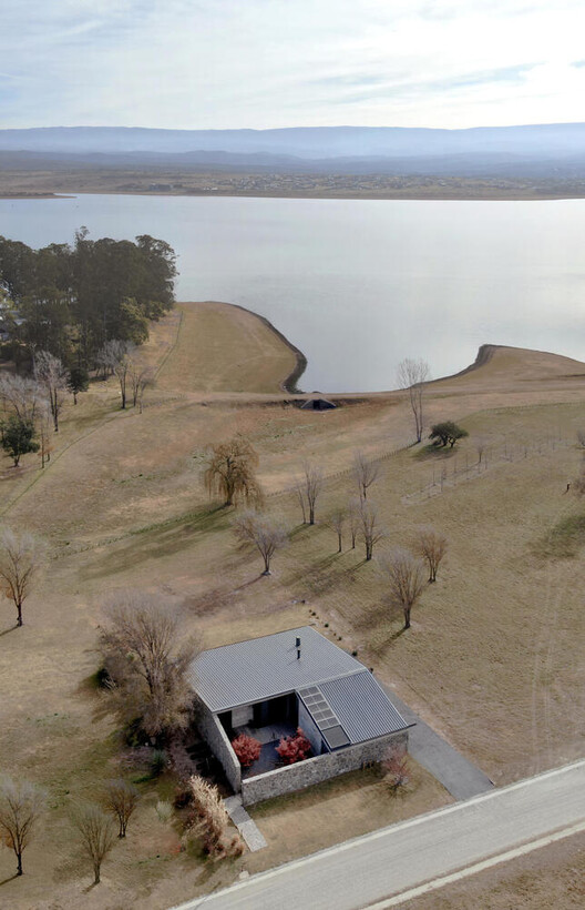 How to Inhabit a Territory: 10 Houses Shaped by Argentina's Landscapes - Image 20 of 31