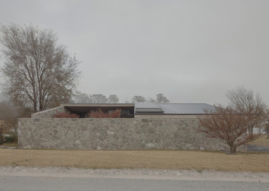 How to Inhabit a Territory: 10 Houses Shaped by Argentina's Landscapes - Image 19 of 31