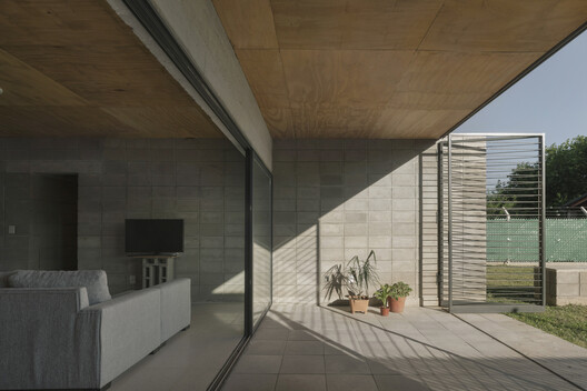 How to Inhabit a Territory: 10 Houses Shaped by Argentina's Landscapes - Image 12 of 31