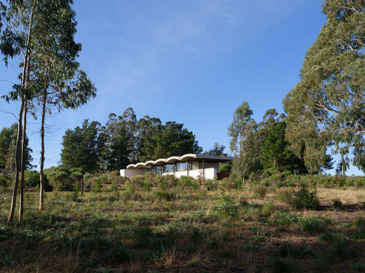 How to Inhabit a Territory: 10 Houses Shaped by Argentina's Landscapes - Image 4 of 31