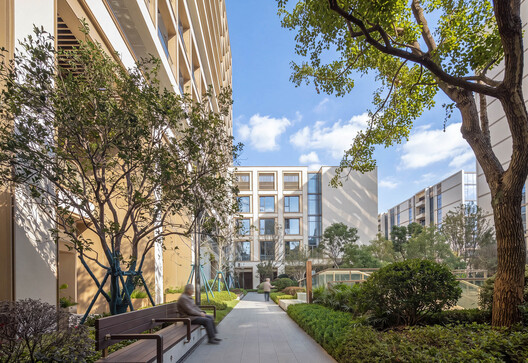 Shanghai Guohua Heyuejia International Senior Living Centre, Continuing Care Retirement Community / GN Architects Shanghai Guohua Heyuejia International Senior Living Centre, Continuing Care Retirement Community / GN Architects - Exterior Photography, Facade