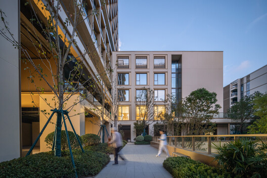 Shanghai Guohua Heyuejia International Senior Living Centre, Continuing Care Retirement Community / GN Architects Shanghai Guohua Heyuejia International Senior Living Centre, Continuing Care Retirement Community / GN Architects - Exterior Photography, Facade, Glass