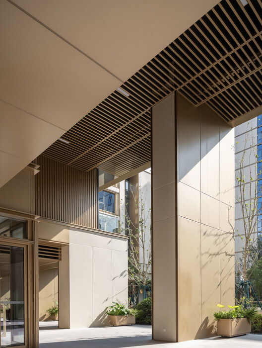 Shanghai Guohua Heyuejia International Senior Living Centre, Continuing Care Retirement Community / GN Architects Shanghai Guohua Heyuejia International Senior Living Centre, Continuing Care Retirement Community / GN Architects - Interior Photography, Balcony