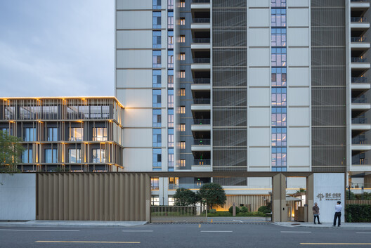 Shanghai Guohua Heyuejia International Senior Living Centre, Continuing Care Retirement Community / GN Architects Shanghai Guohua Heyuejia International Senior Living Centre, Continuing Care Retirement Community / GN Architects - Image 3 of 30