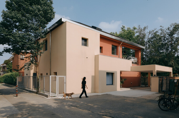 House of  Rasing the Umbrella / Chaoffice - Exterior Photography, Facade, Concrete, Balcony