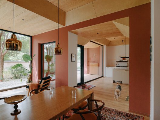 House of  Rasing the Umbrella / Chaoffice - Interior Photography, Wood, Chair
