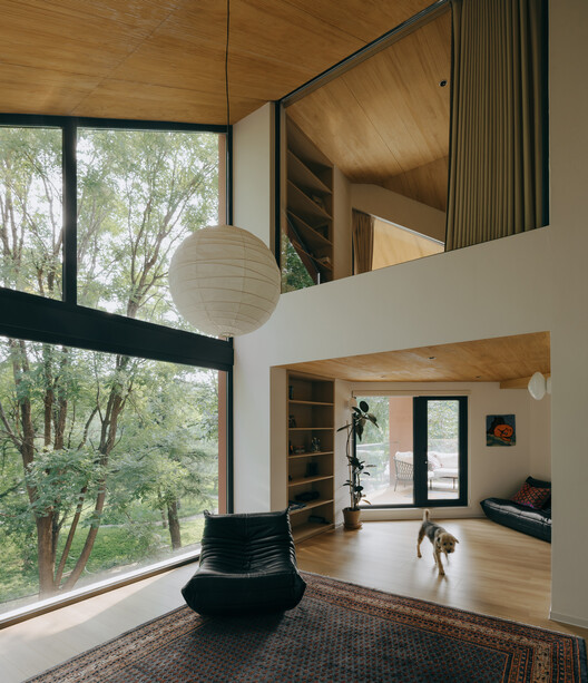 House of  Rasing the Umbrella / Chaoffice - Interior Photography, Wood, Lighting, Glass