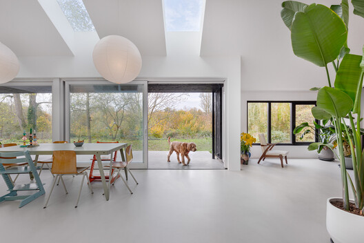Woonhuis Heenvliet / Studio Brandvries Woonhuis Heenvliet / Studio Brandvries - Interior Photography, Dining room, Wood, Lighting, Glass, Chair