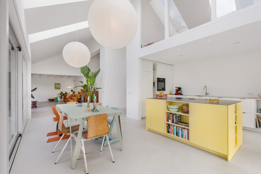 Woonhuis Heenvliet / Studio Brandvries Woonhuis Heenvliet / Studio Brandvries - Interior Photography, Wood, Lighting, Kitchen, Table, Chair, Countertop
