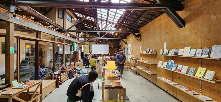 Loose Fit: Provisional and Participatory Practices from East Asia
