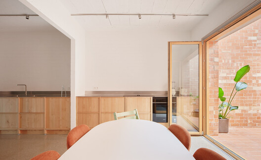 Casa PR21 / Alventosa Morell Arquitectes Casa PR21 / Alventosa Morell Arquitectes - Interior Photography, Bedroom, Wood, Chair