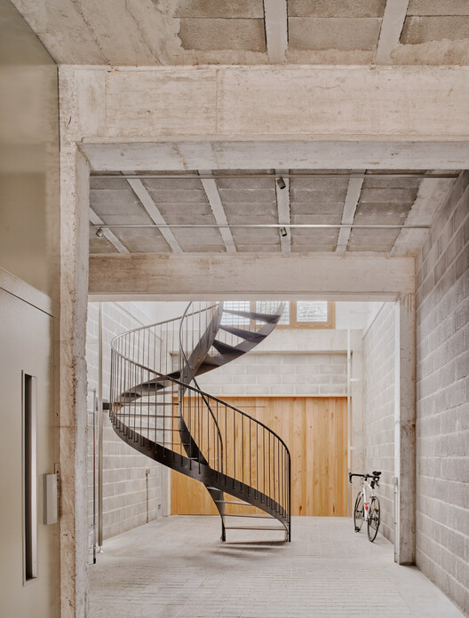 Casa PR21 / Alventosa Morell Arquitectes Casa PR21 / Alventosa Morell Arquitectes - Interior Photography, Stairs, Wood