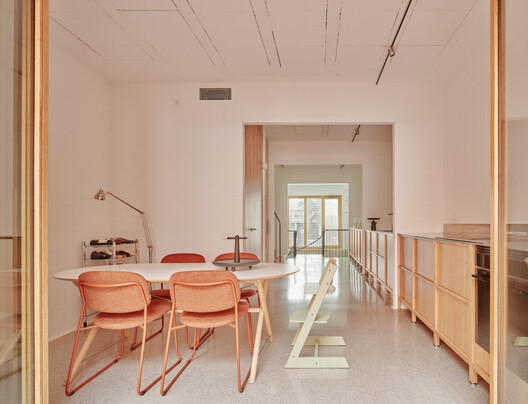 Casa PR21 / Alventosa Morell Arquitectes Casa PR21 / Alventosa Morell Arquitectes - Interior Photography, Dining room, Wood, Chair