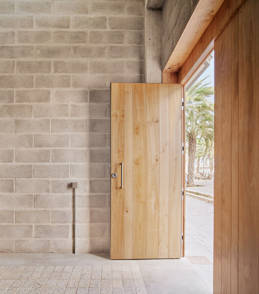 Casa PR21 / Alventosa Morell Arquitectes Casa PR21 / Alventosa Morell Arquitectes - Interior Photography, Wood, Door