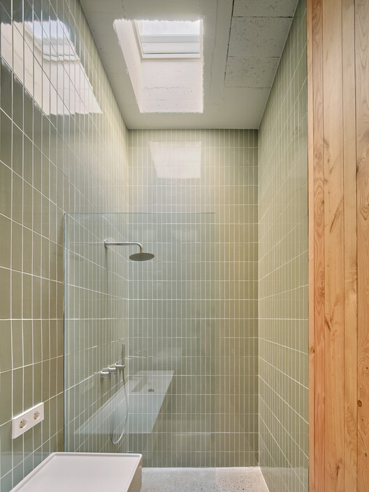 Casa PR21 / Alventosa Morell Arquitectes Casa PR21 / Alventosa Morell Arquitectes - Interior Photography, Bathroom, Shower