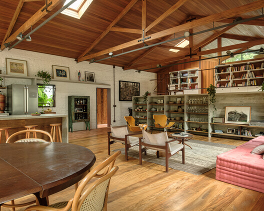 Caraçá Residence / 23 SUL - Interior Photography, Dining room, Wood, Table, Lighting, Shelving, Chair, Beam