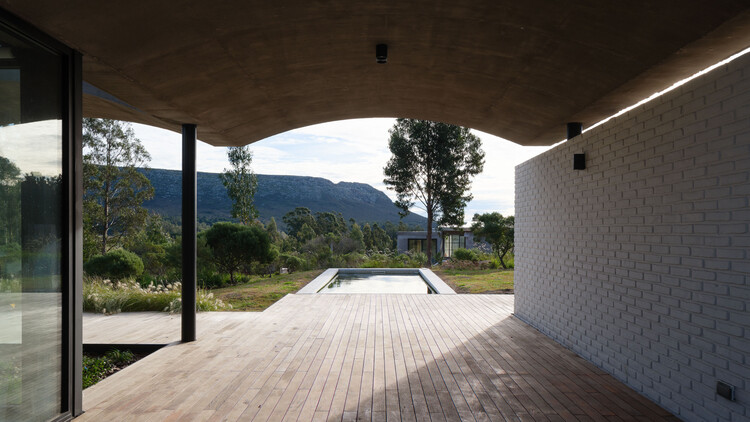 How to Inhabit a Territory: 10 Houses Shaped by Argentina's Landscapes - Featured Image