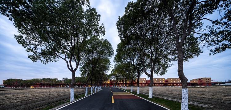 Jiashan Dayun Landison Manor / HB ARCHITECTS + NATURE TIME ART - Image 2 of 36