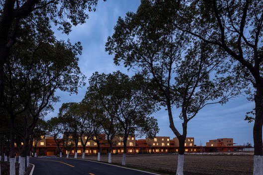 Jiashan Dayun Landison Manor / HB ARCHITECTS + NATURE TIME ART Jiashan Dayun Landison Manor / HB ARCHITECTS + NATURE TIME ART - Image 11 of 36