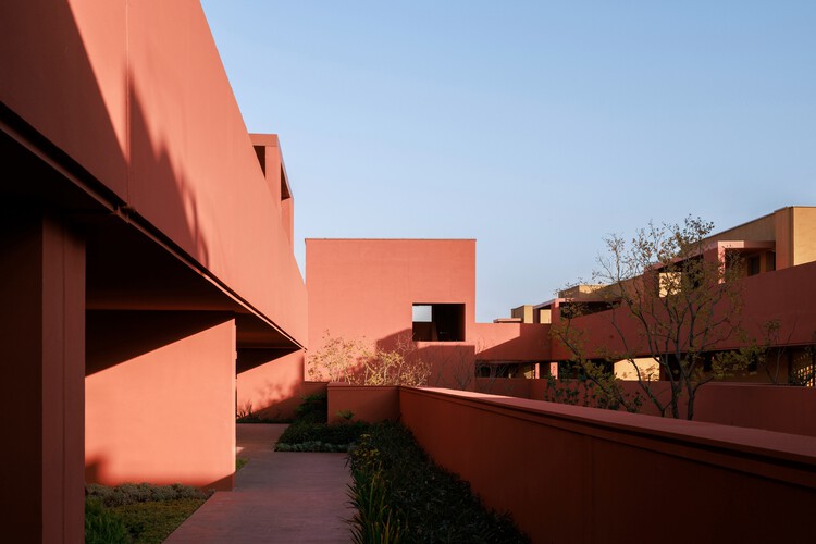Jiashan Dayun Landison Manor   / HB ARCHITECTS + NATURE TIME ART - Hotels
