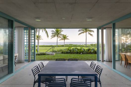 House on the Northern Coast of Sao Paulo / André Vainer Arquitetos House on the Northern Coast of Sao Paulo / André Vainer Arquitetos - Interior Photography, Dining room, Chair