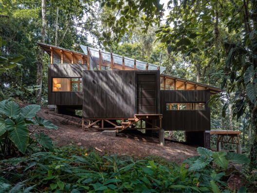 Chocó Pambil Refuge / Minqa Atelier Chocó Pambil Refuge / Minqa Atelier - Image 1 of 27