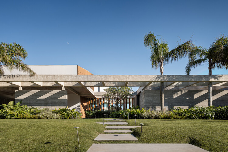Zimbro House / Stemmer Rodrigues Arquitetura
