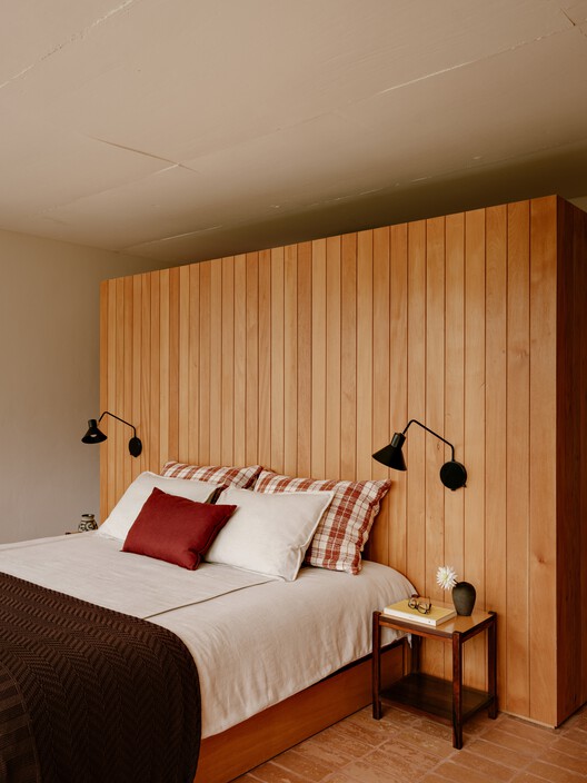 Yoshi House / AR Arquitetos Yoshi House / AR Arquitetos - Interior Photography, Bedroom, Bed, Wood, Lighting