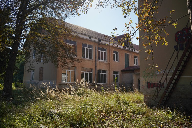 The Ukrainian Pavilion Examines Displacement and Shared Space Through "Pool of Questions" at the 2027 Venice Architecture Biennale - Image 4 of 9