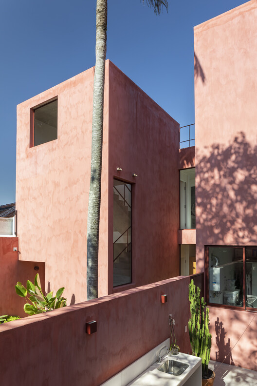 House in São Paulo / André Vainer Arquitetos House in São Paulo / André Vainer Arquitetos - Exterior Photography, Concrete, Balcony