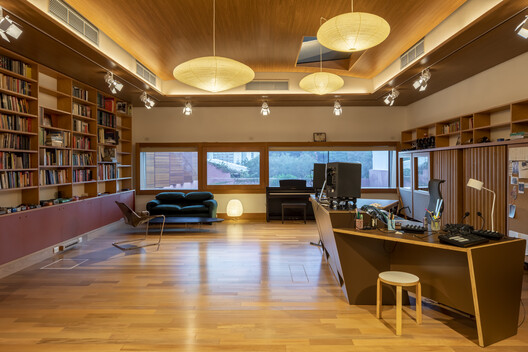 House in São Paulo / André Vainer Arquitetos House in São Paulo / André Vainer Arquitetos - Interior Photography, Wood, Shelving, Lighting, Chair