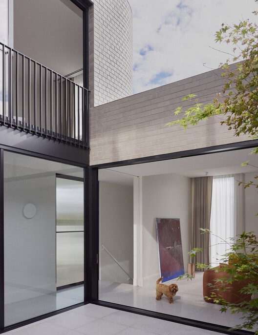 Strathmore Courtyard House / Studio Ceravolo Strathmore Courtyard House / Studio Ceravolo - Exterior Photography, Door, Balcony