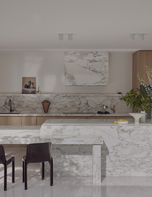 Strathmore Courtyard House / Studio Ceravolo Strathmore Courtyard House / Studio Ceravolo - Interior Photography, Countertop, Kitchen, Lighting