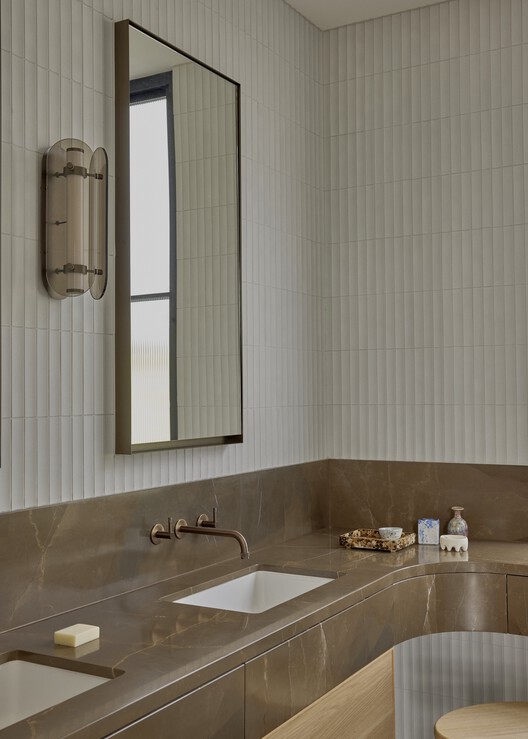 Strathmore Courtyard House / Studio Ceravolo Strathmore Courtyard House / Studio Ceravolo - Interior Photography, Bathroom, Lighting, Sink, Countertop, Glass
